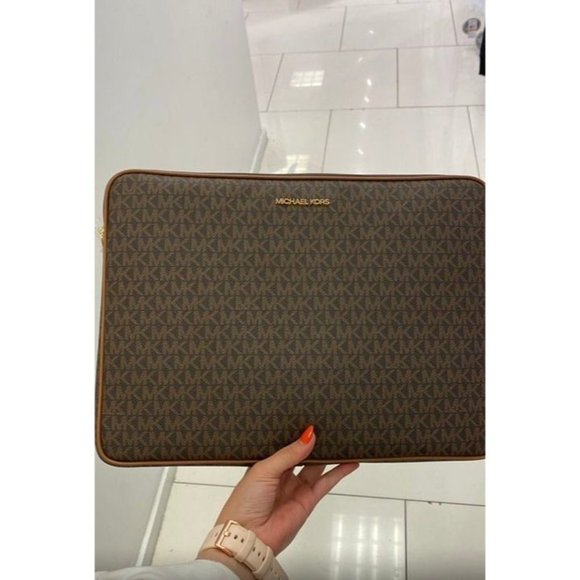 Michael Kors JetSet 13 Inch Laptop Case with Logo Leather/Coated Case Brown - Picture 3 of 12